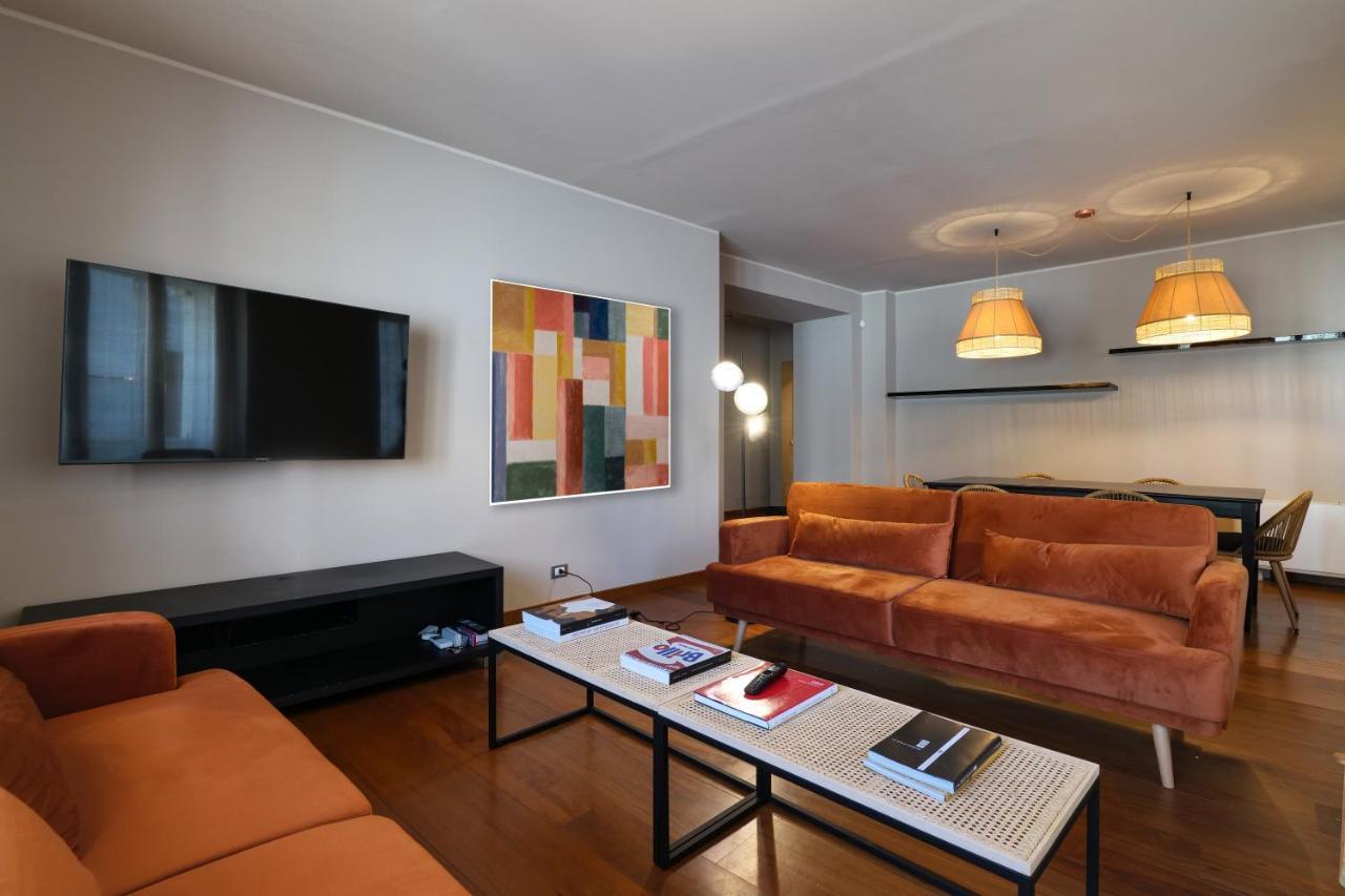 Castello Luxury Apartment - In The Heart Of Milan Bagian luar foto