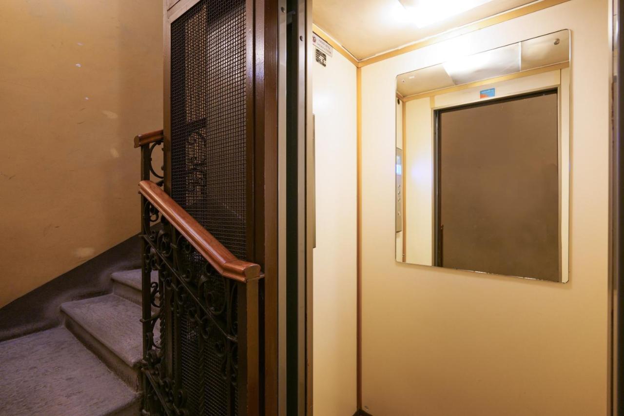 Castello Luxury Apartment - In The Heart Of Milan Bagian luar foto